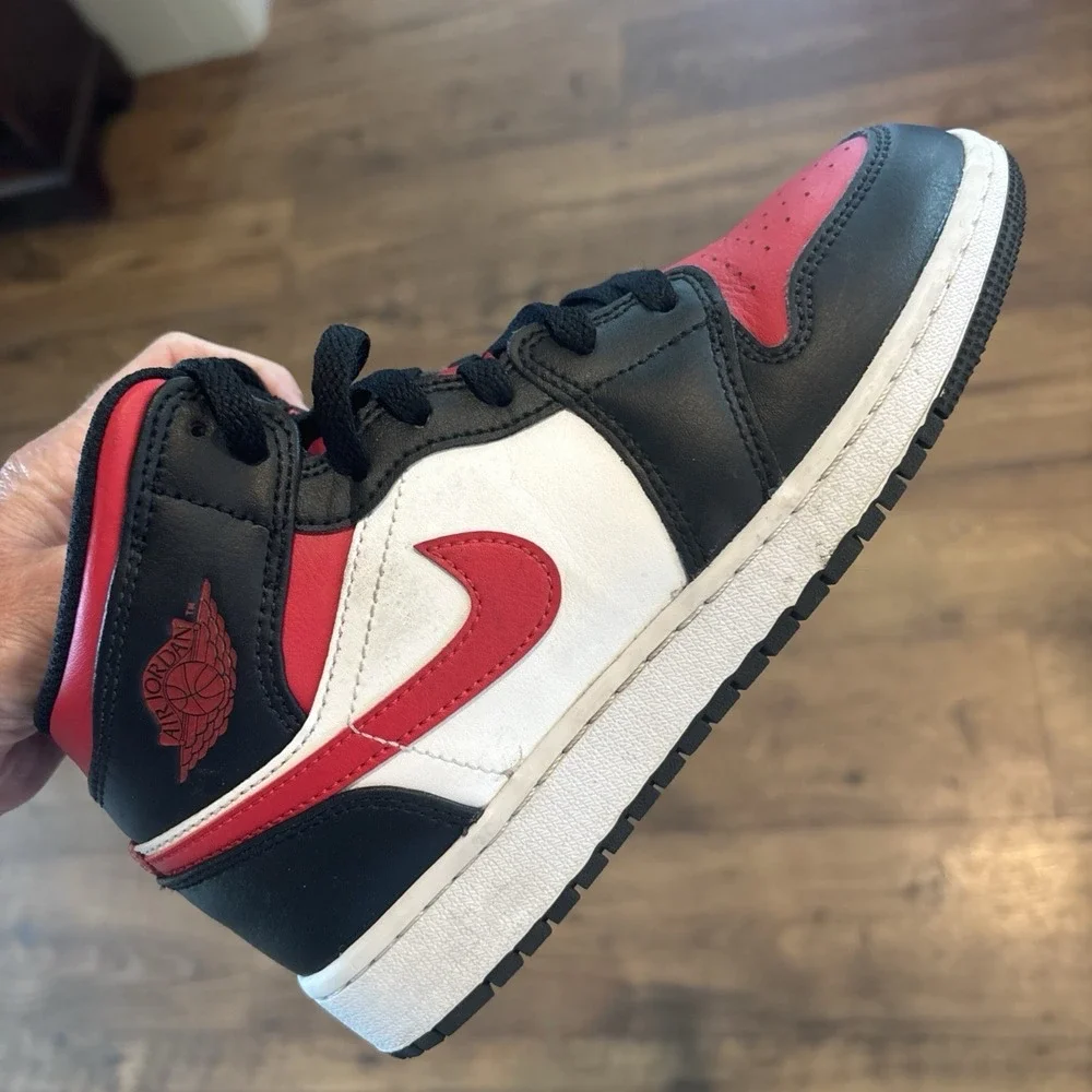 Air Jordan 1 Mid GS Size 4 Youth  Black-Varsity Red-White Basketball School Shoe